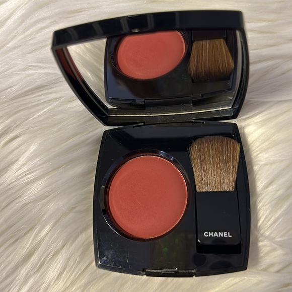 Chanel Blush - Picture 3 of 3
